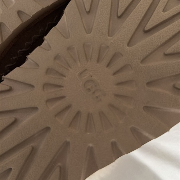 Ugg Tasman Alpine slippers size 8 - Picture 6 of 9